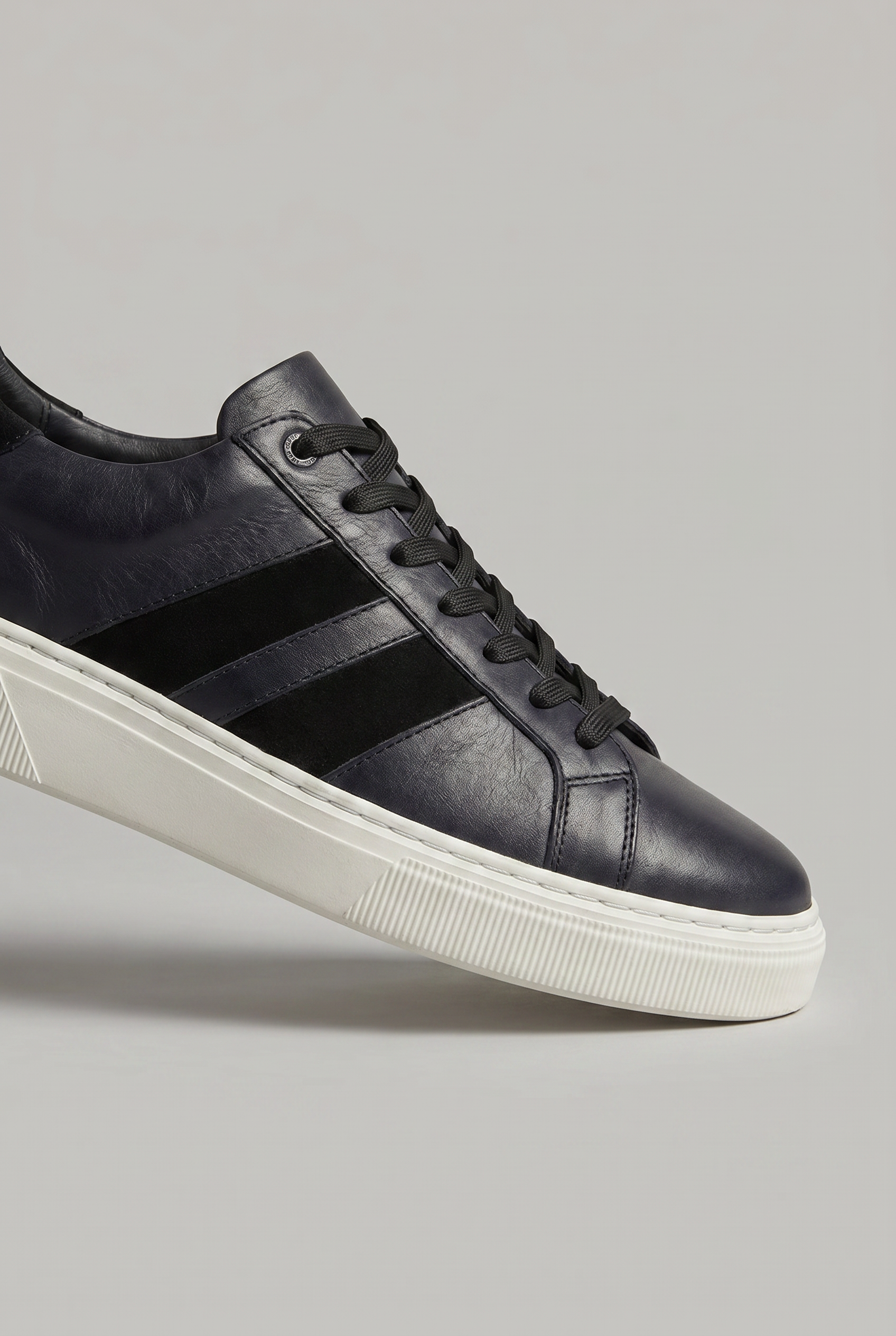 VOO Shoes | %100 Dana Derisi Boy Uzatan Siyah Sneaker | Siyah Şerit | +7 cm Gizli Taban